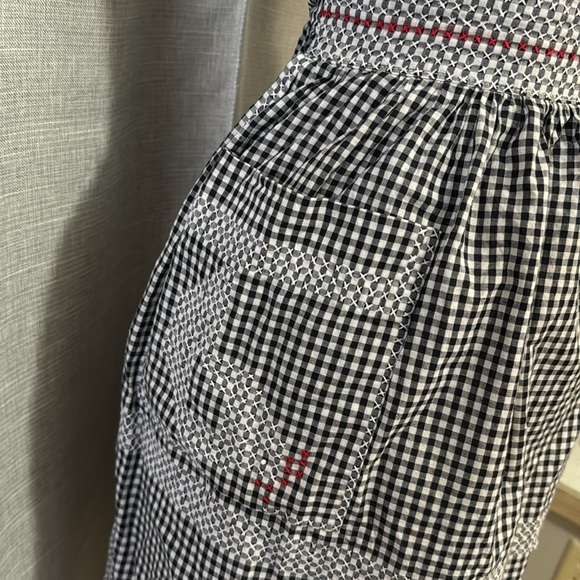 Vintage Apron-Black/White Gingham Check with Rooster & Hen Stitch Detail - Picture 4 of 12